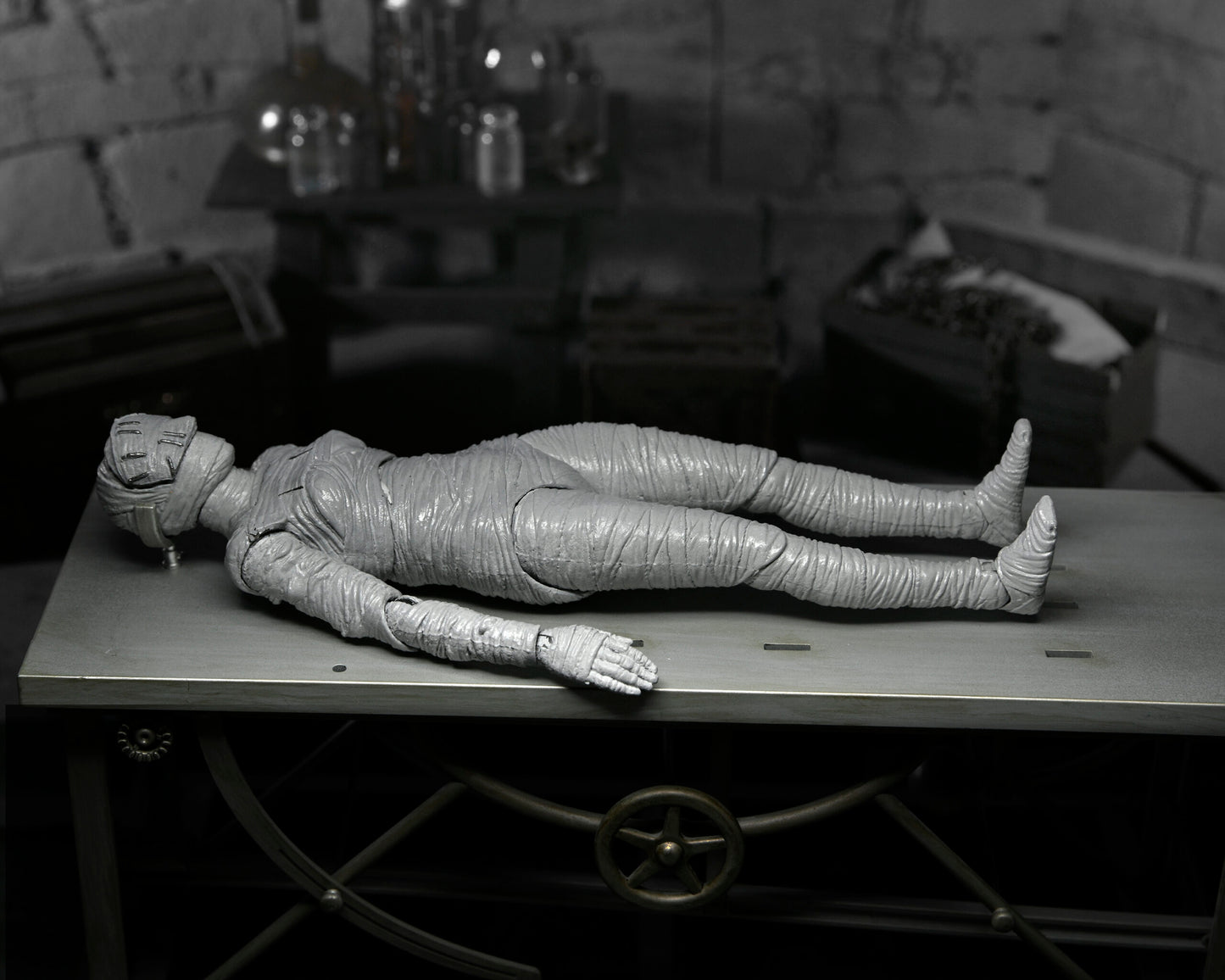 NECA Universal Monsters Bride of Frankenstein (B&W)