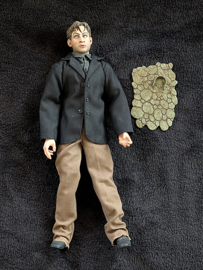 2001 Universal Monsters 12" Sideshow Fritz figure w/base